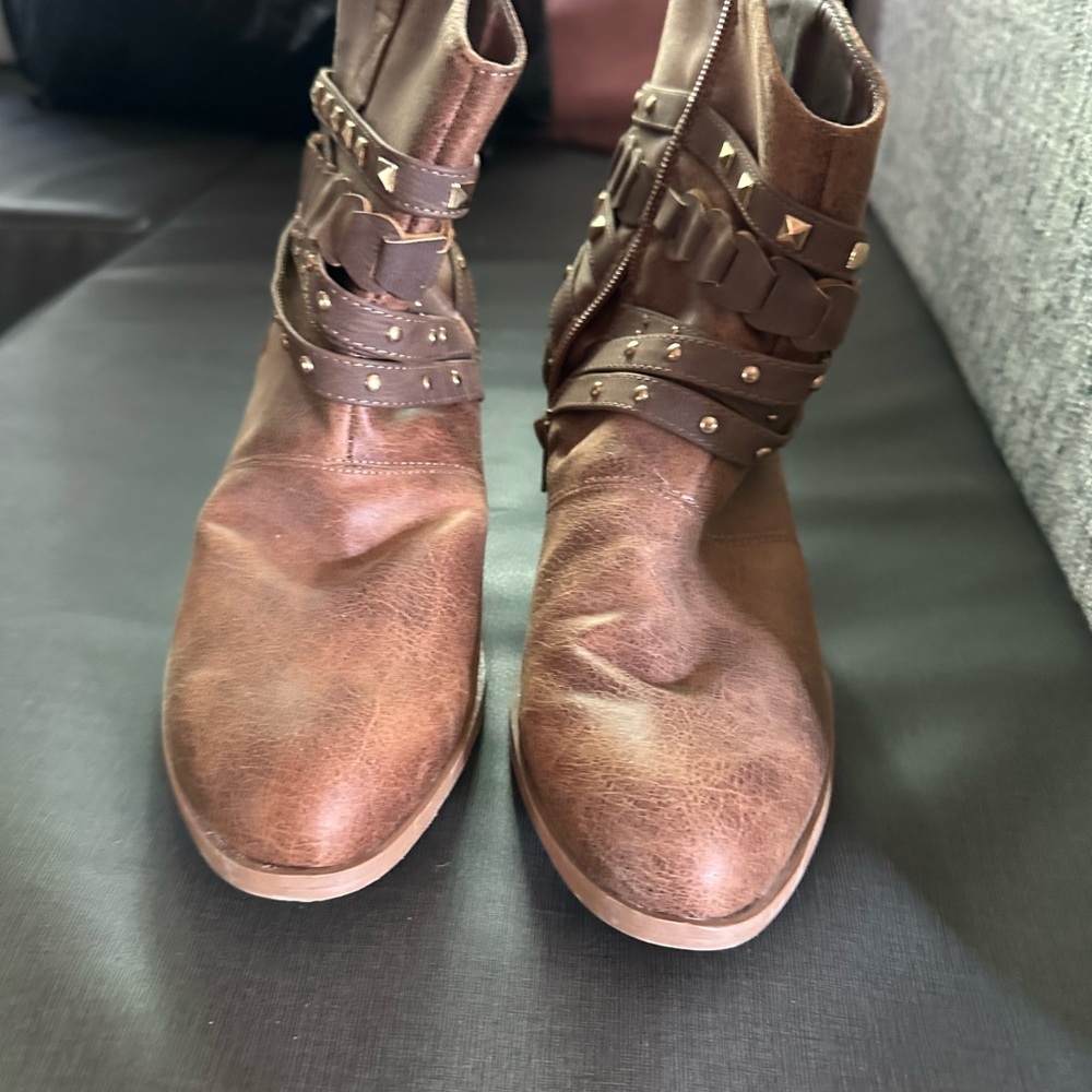 Size 9 ankle cowboy boots